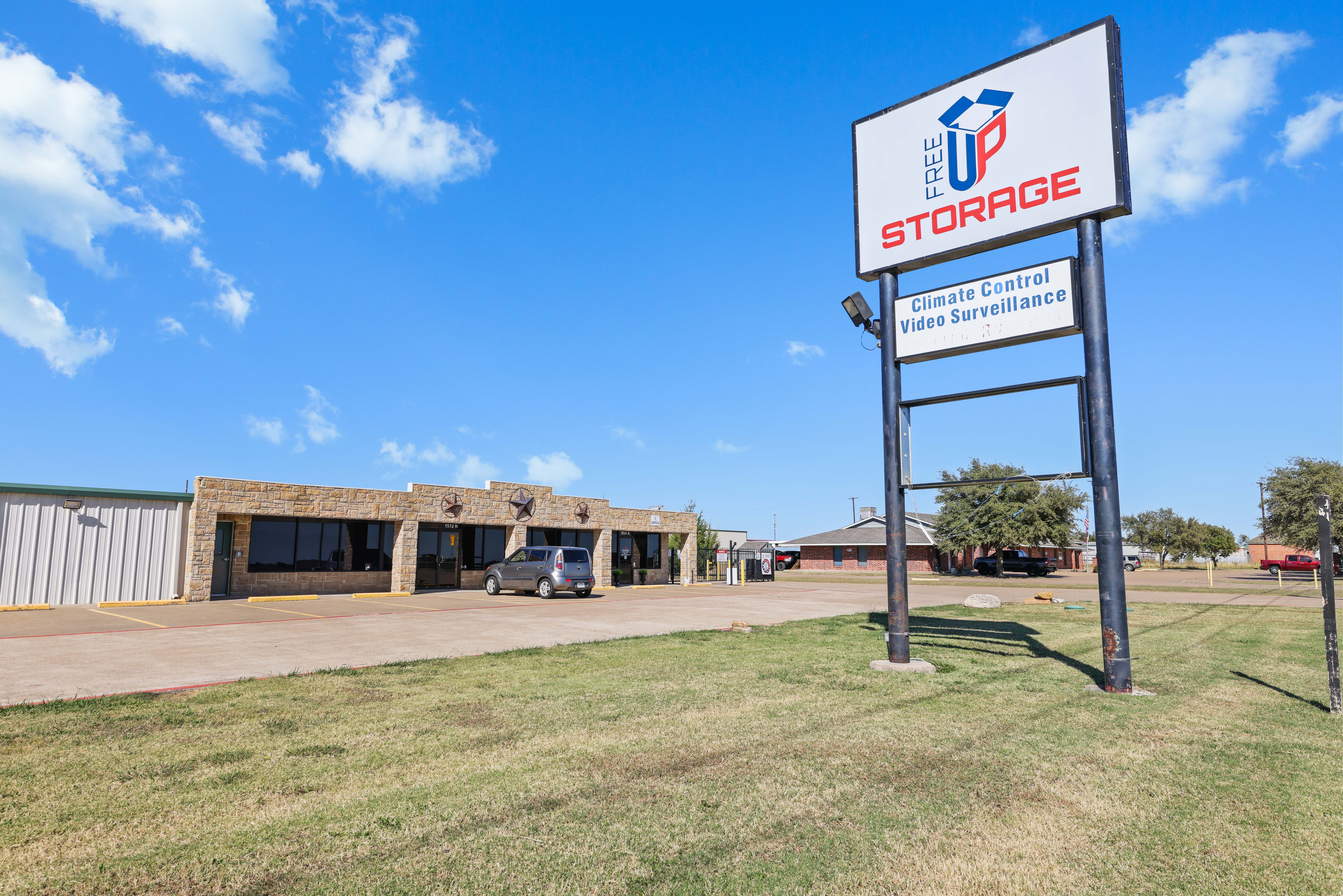 FreeUp Storage Waxahachie Facility from road